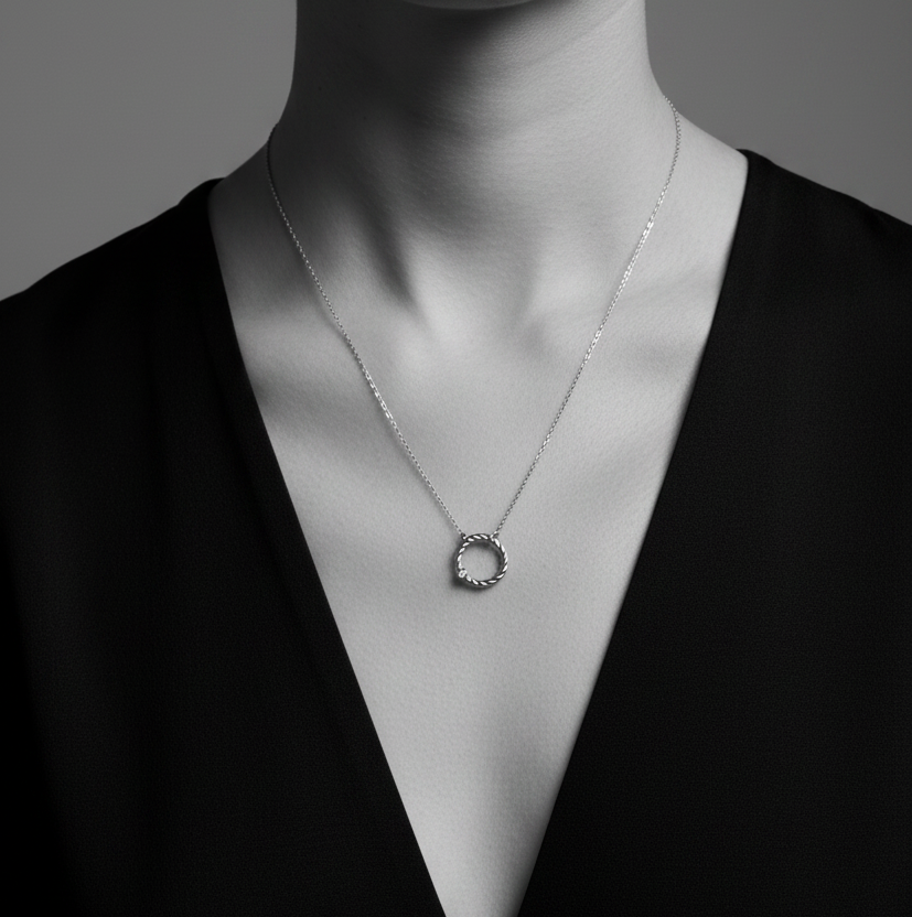 Circle pendant, twisted rope design in sterling silver 