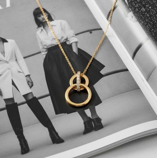 Double circles pendant with chain in gold 