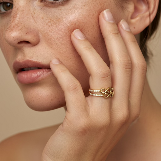 Infinity symbol band ring in gold 