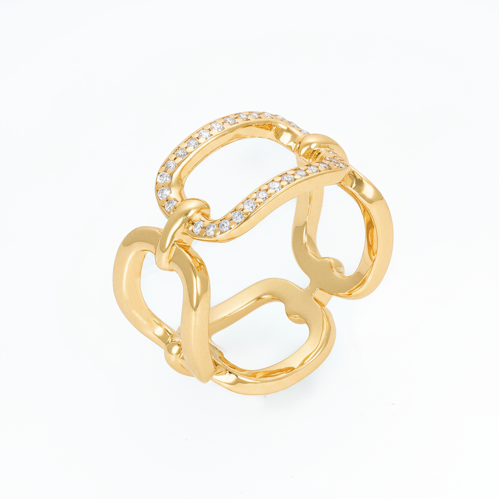 Linked wide band ring in gold 