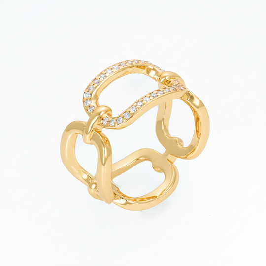 Linked wide band ring in gold 