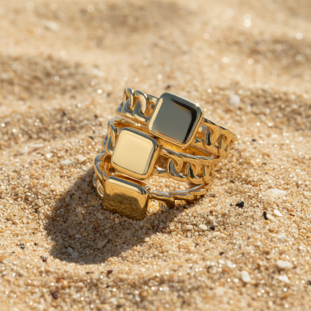 Square Signet ring with chain band in Gold