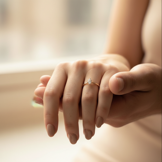 Marquise solitaire ring in Gold