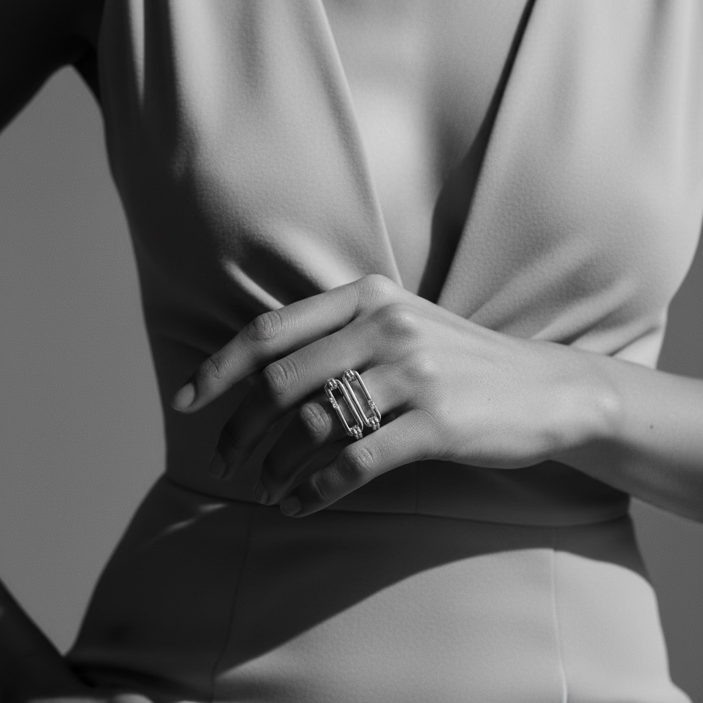 Paperclip open ring with stone in Silver