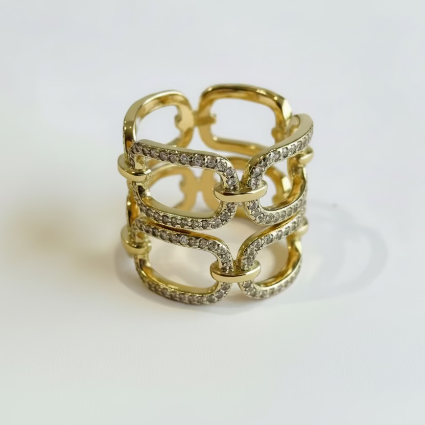 Wide band linked rings in gold 