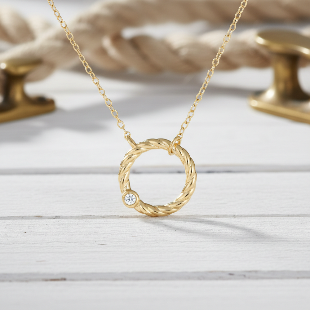 circle rope pendant with chain in gold